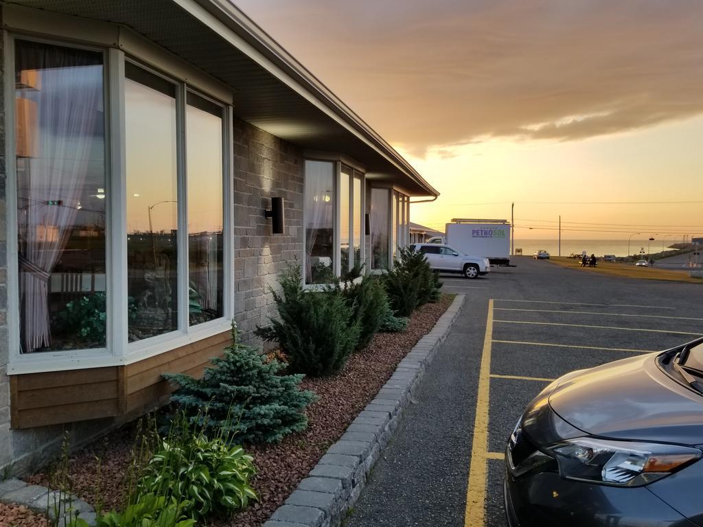 Hotel Motel La Vigie Matane Exterior photo