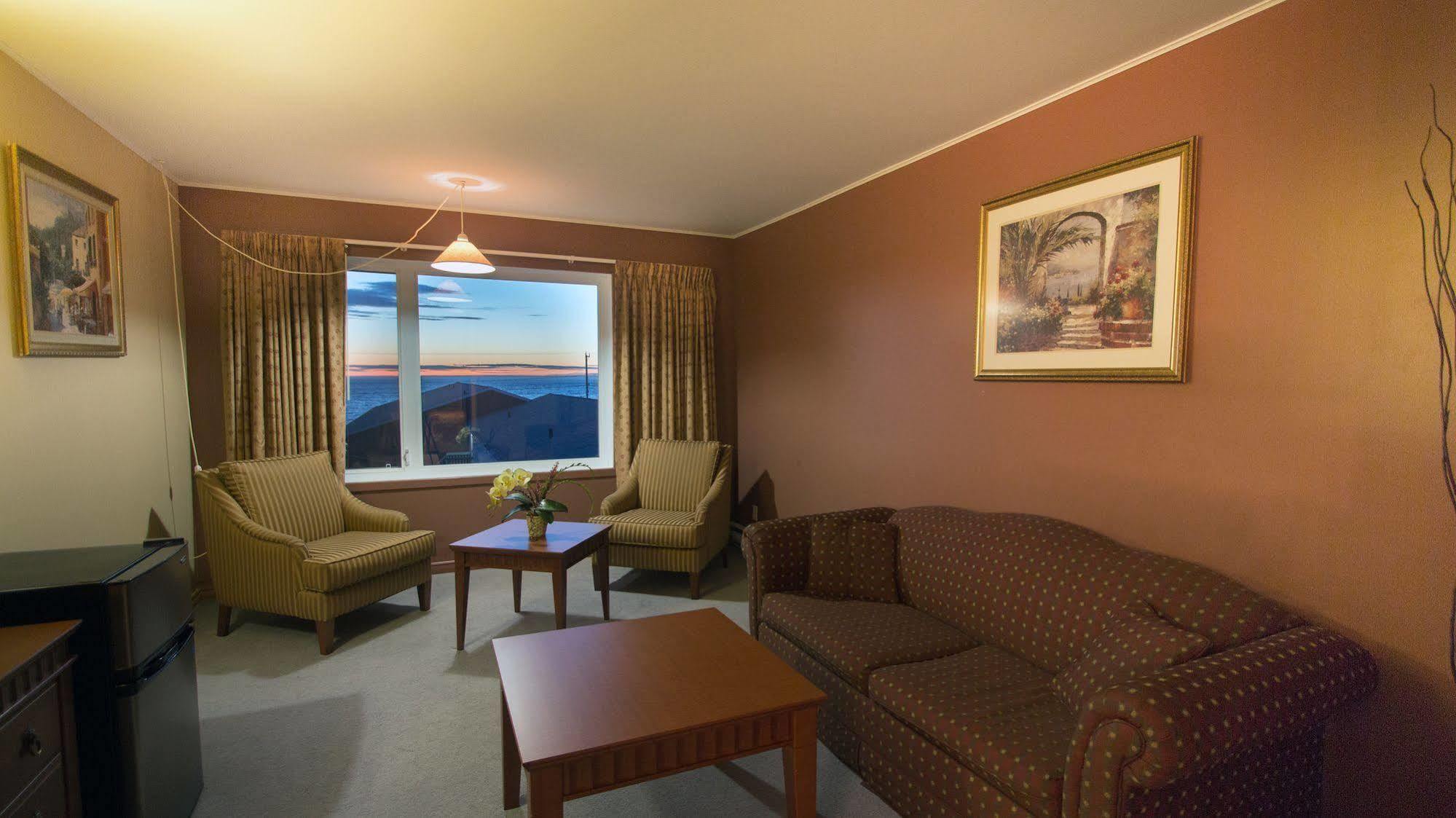 Hotel Motel La Vigie Matane Exterior photo