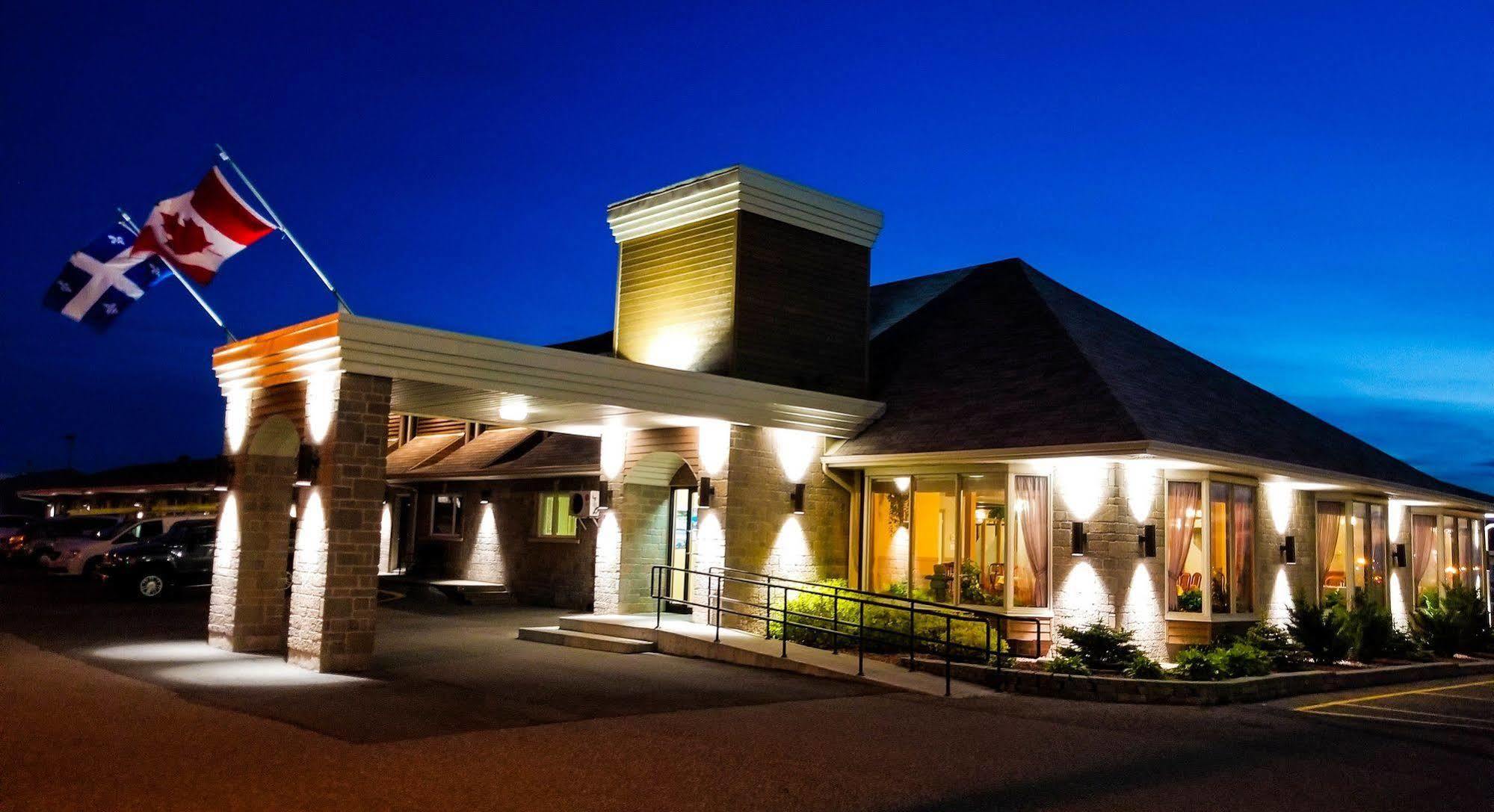 Hotel Motel La Vigie Matane Exterior photo